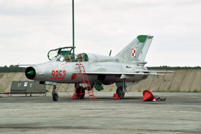 MiG-21UM 9352 - 2