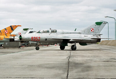 MiG-21UM 9352